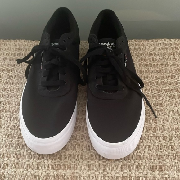 Reebok unisex canvas classic sneakers size 10.5 New - Picture 1 of 4
